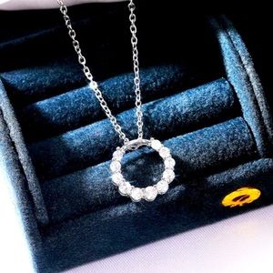 New Beautiful 925 Silver White Sapphires Wreath Necklace